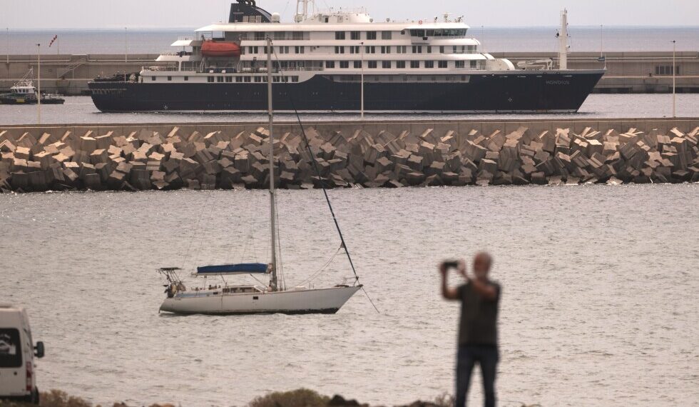 Operadora del barco afectado por hantavirus espera a más información para decidir sobre sus cruceros