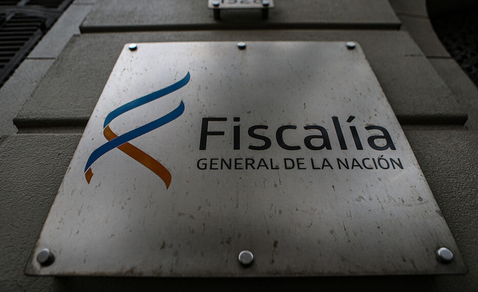 Lo despidieron de agencia de viajes, siguió vendiendo y 20 clientes lo tildan de estafador