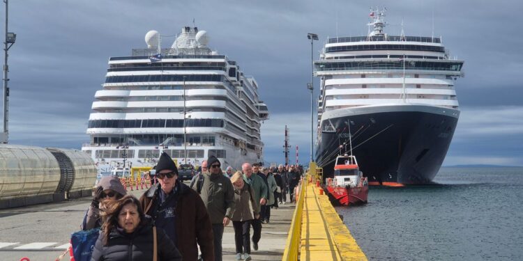 MAGALLANES SE CONSOLIDA COMO LÍDER NACIONAL EN TURISMO DE CRUCEROS TRAS BALANCE DE LA TEMPORADA 2025-2026