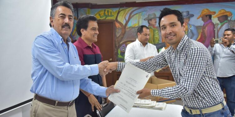 Entregan permisos y placas federales a transportistas en Cajeme para evitar viajes a Hermosillo: Lamarque