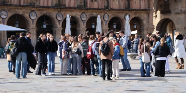 El Ayuntamiento promociona la oferta turística de Salamanca en Portugal