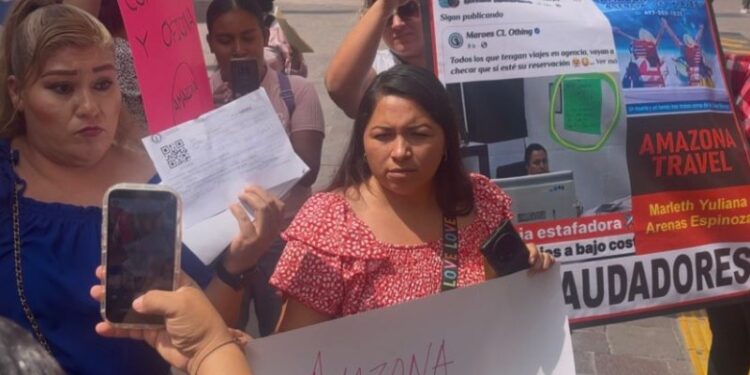 Manifestantes exigen respuestas por presunto fraude de agencia "Amazona Travel" en León
