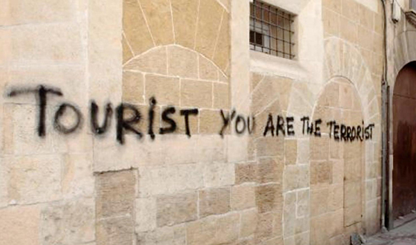 Residentes piden ser “un buen turista” evitando Airbnb