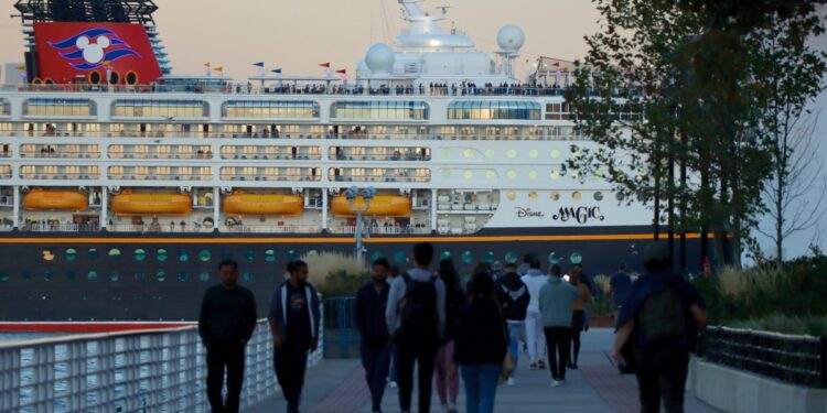 Deportan trabajadores de cruceros por pornografía infantil – Telemundo Puerto Rico
