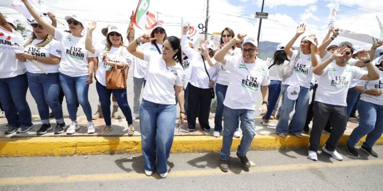 Se ‘pintan de PRI’ cruceros de Saltillo