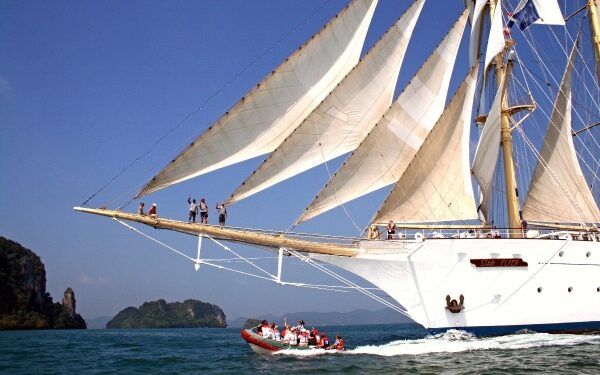 Star Clippers zarpa de Panamá por primera vez