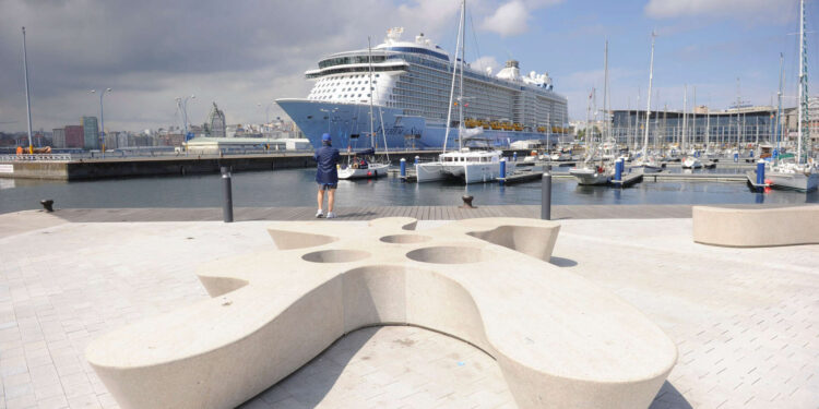 A Coruña: suministro eléctrico a los cruceros en los muelles de trasatlánticos y Calvo Sotelo Sur