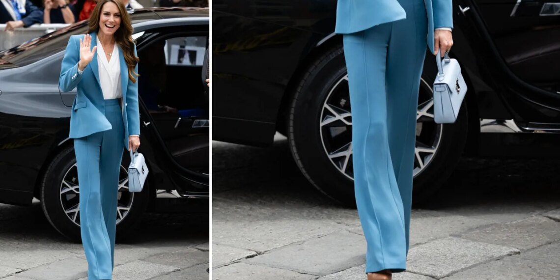 Cambia los jeans palazzo por pantalones color azul para lucir tan elegante como Kate Middleton