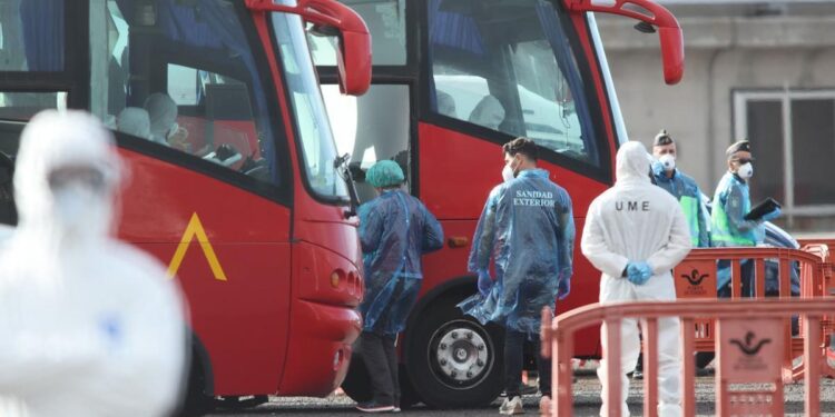 Un canadiense del crucero afectado por hantavirus ha dado "positivo preliminar" en la prueba