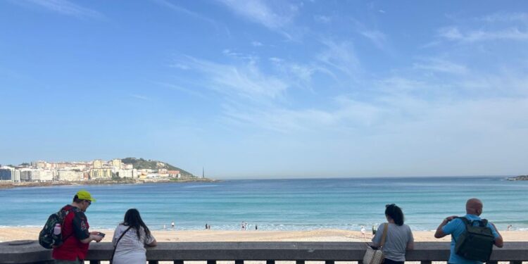 Día perfecto para visitar A Coruña: doble escala de cruceros, temperaturas de 30 grados y playa