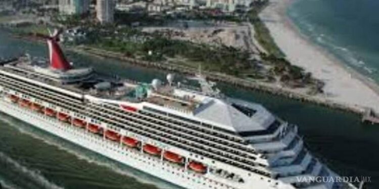 Un pasajero de Carnival Cruise muere tras saltar por la borda en el Caribe