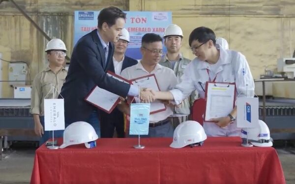 Vietnam: Realizan corte de acero del Emerald Xara