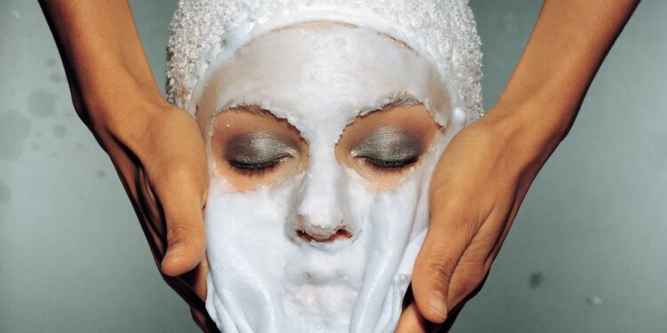 Why is Everyone Sleeping With Zinc Oxide on Their Face?