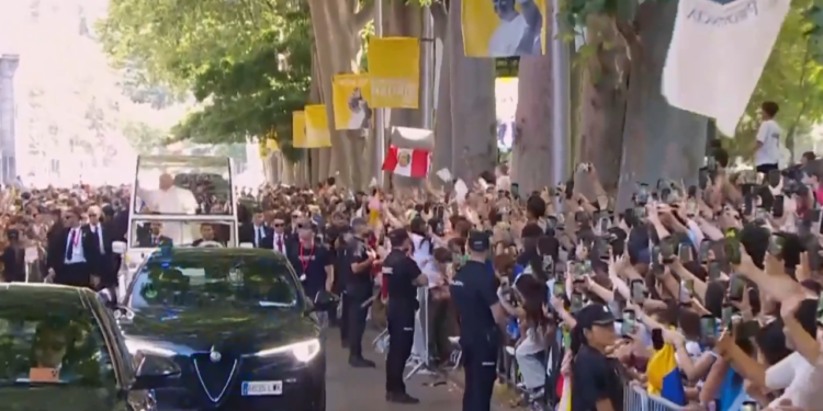 1,2 millones de personas reciben al Papa León XIV en la Plaza de Cibeles – SOLO VIDEO