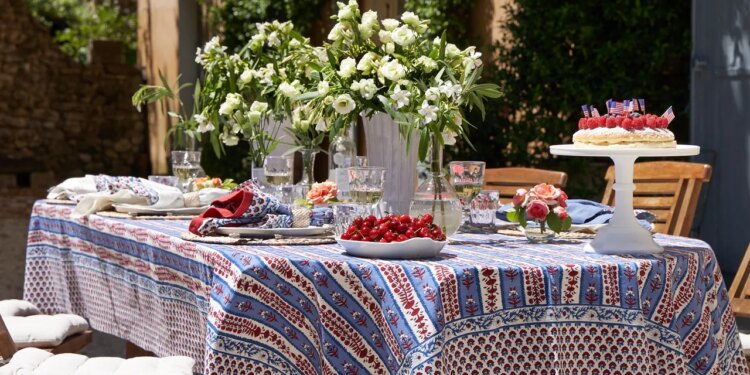 35+ Elevated 4th of July Decorations to Help You Host in Style