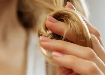 5 Foods That Reduce Seasonal Hair Loss, According to Experts