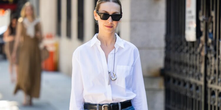5 Ways to Wear Flip-Flops and Jeans This Summer