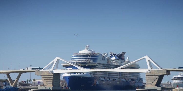Barcelona quiere subir a 24 euros la tasa turística a los cruceros de escala