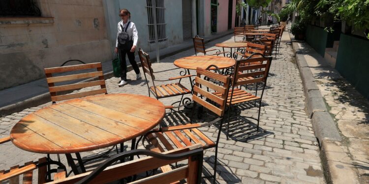 Colapsa el turismo en Cuba, principal fuente de ingreso del régimen castrista