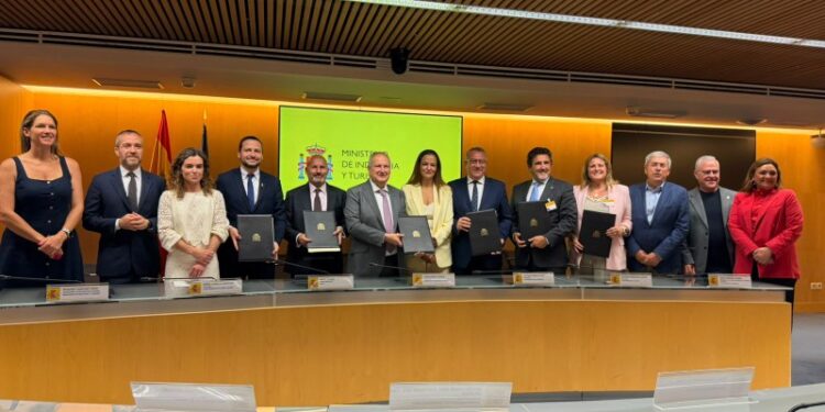 Calvià impulsa un nuevo modelo de gestión turística sostenible y digital mediante una alianza estratégica con la Secretaría de Estado de Turismo, grandes destinos españoles y ABTA.