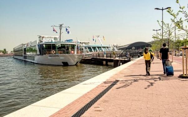 Policía encuentra a capitán de crucero fluvial en estado de embriaguez en Bélgica