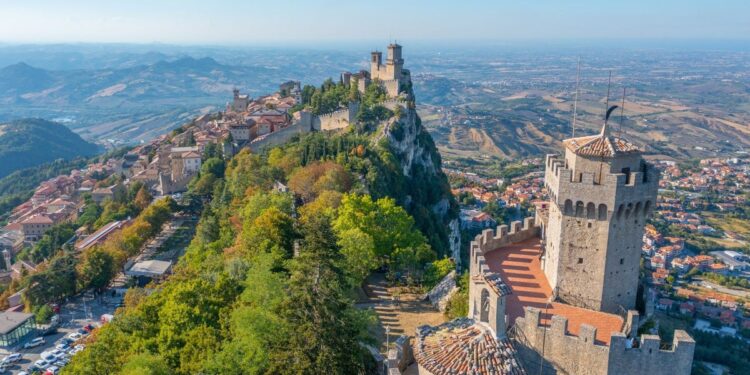 Castillos, perfumes y raviolis: un viaje a San Marino, el diminuto país encajado en el medio de Italia