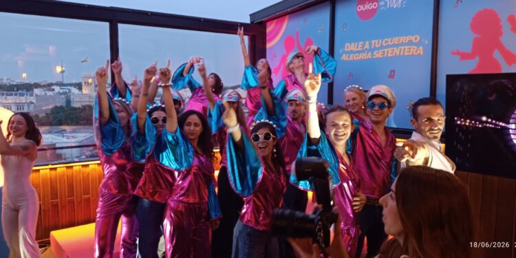 Fiesta de los 70 con OUIGO y los Agentes de Viajes en Madrid