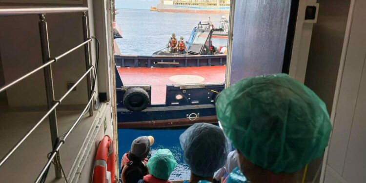 Cinco pasajeros estadounidenses de crucero con hantavirus dejan centro de cuarentena en Nebraska
