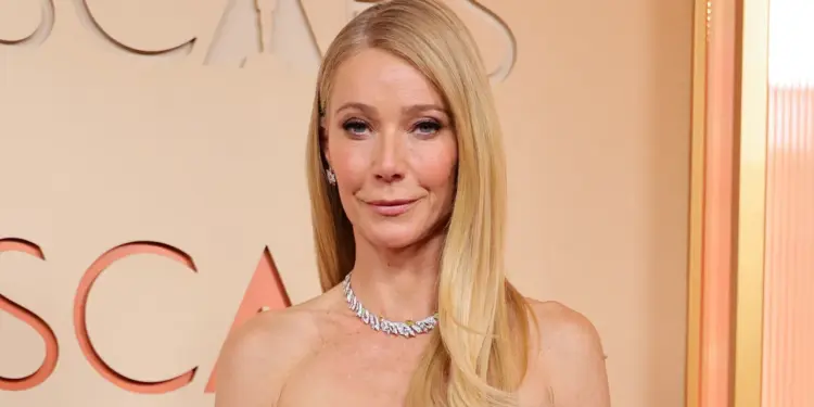 How Gwyneth Paltrow’s Colorist Transitions Her Grays