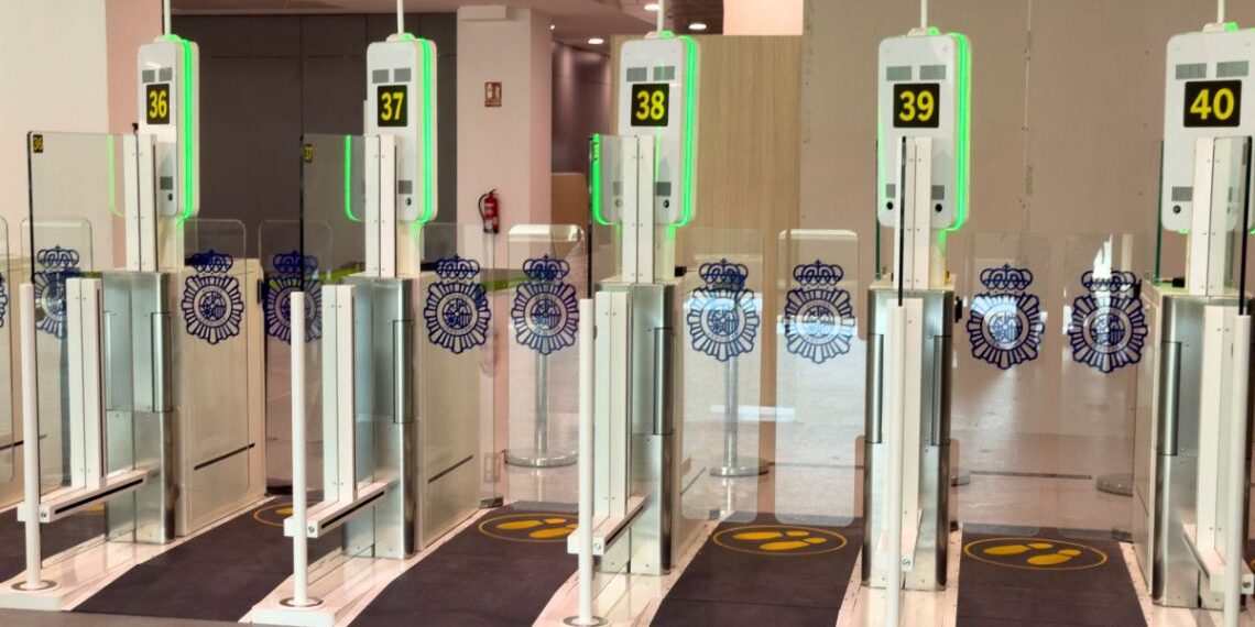 Controles biométricos: agencias urgen más recursos ante las colas de 2 horas en los aeropuertos