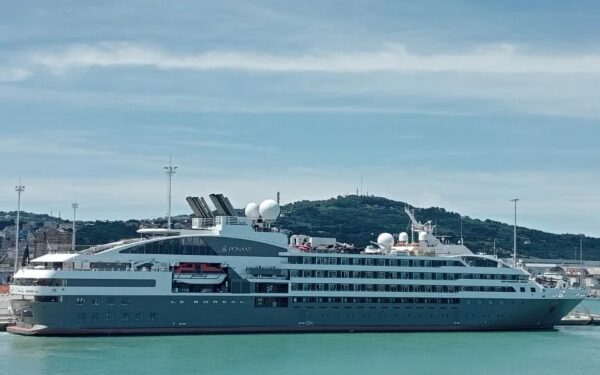 Crucero Le Boreal finaliza primera escala en Puerto de Ancona
