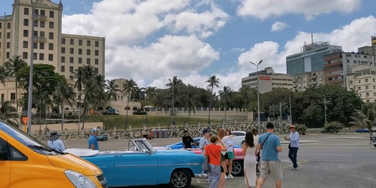 Cubanos podrán abrir agencias de viaje privadas bajo las nuevas medidas del régimen