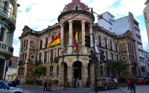 El Telégrafo - Cuenca suspende viajes internacionales y refuerza medidas de austeridad