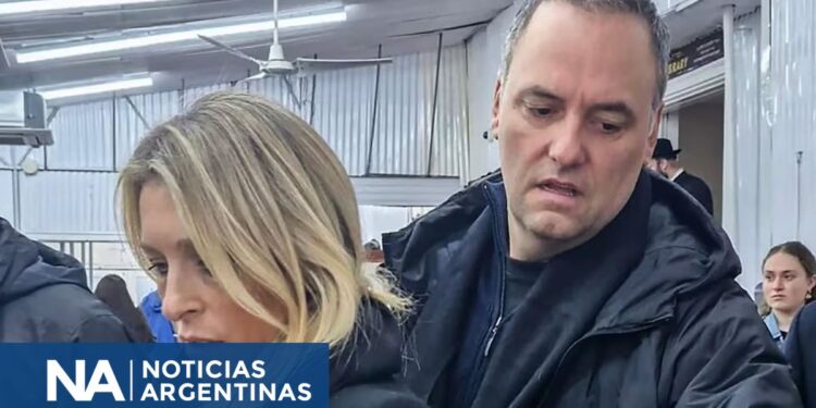 Desde los viajes hasta el aumento de su patrimonio: los escándalos que acorralaron a Adorni y concluyeron en su renuncia