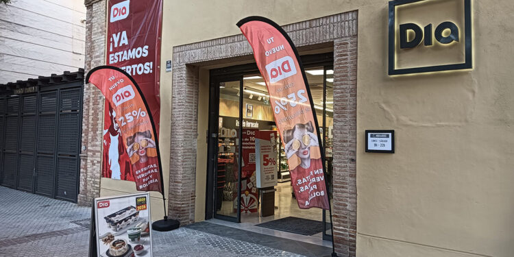Dia inaugura seis supermercados  