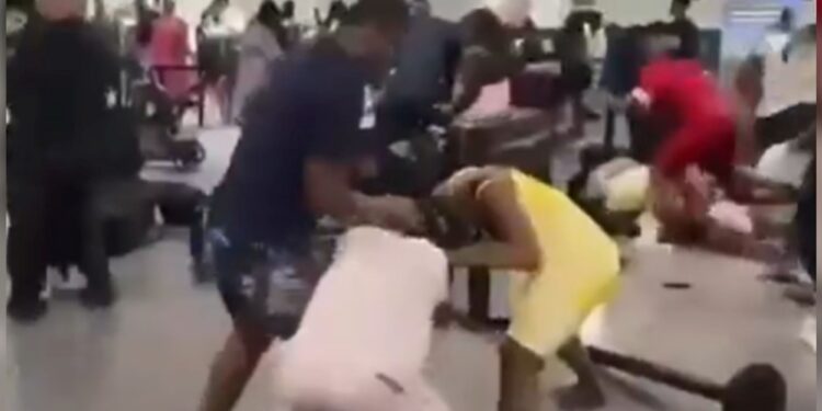 Dos familias protagonizaron una feroz pelea en un crucero en Miami: quedaron filmadas y no podrán viajar nunca más