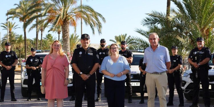 Presentación del refuerzo policial en la campaña de viajes de estudios.