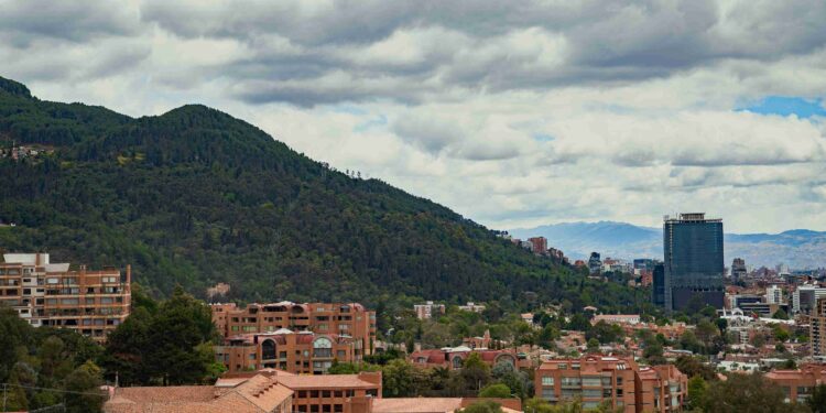 El empleo turístico en Bogotá creció 10% en 2026 y el sector de alojamiento y agencias de viaje aumentó cerca del 94%