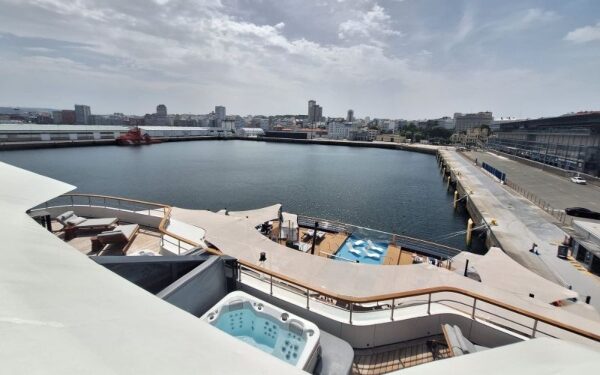 Crucero de The Ritz-Carlton Yacht Collection hace primera visita a La Coruña