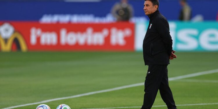 El técnico de Irán dice que el equipo está "oprimido" por el caos de viajes en el Mundial