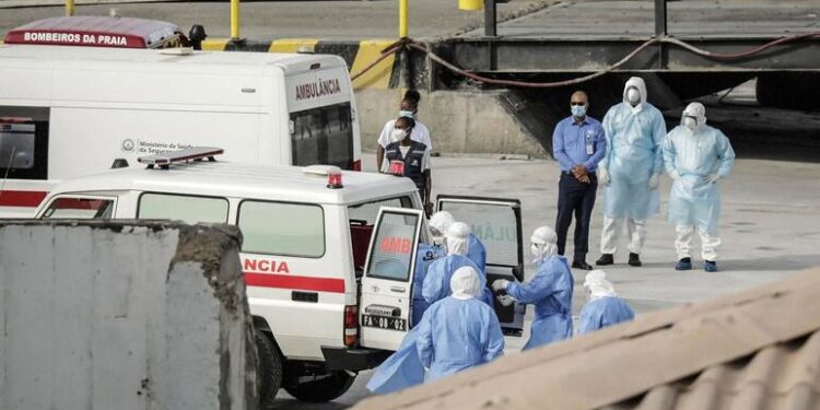 El hantavirus identificado en un crucero no es "otro COVID", según la OMS