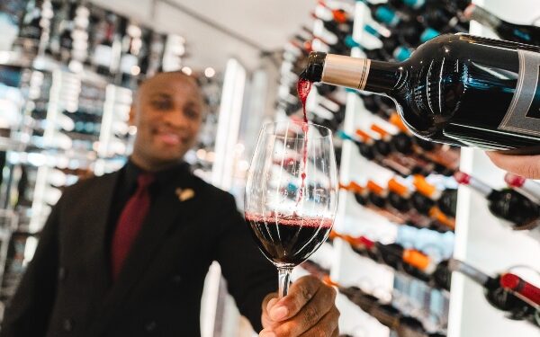 Programa de vinos de Celebrity Cruises celebra 25 premios Wine Spectator en 2026