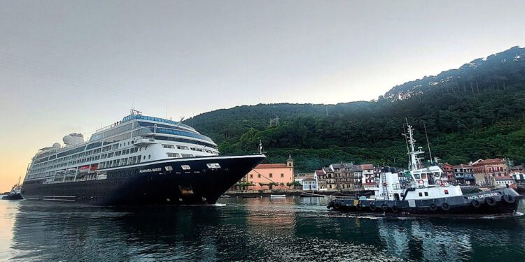 Casino, teatro y suites de lujo: así es el 'Azamara Quest', el crucero boutique que ya está en Pasaia