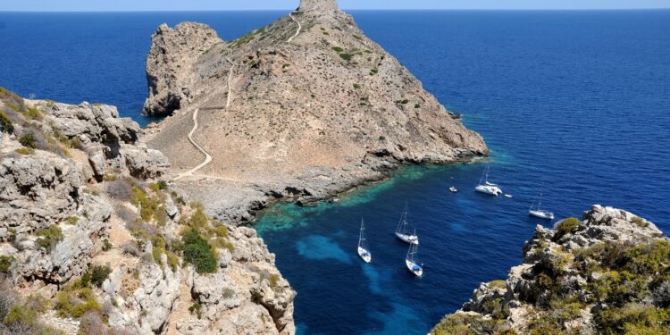 Vacaciones a bordo: los destinos que lideran las reservas náuticas del verano 2026