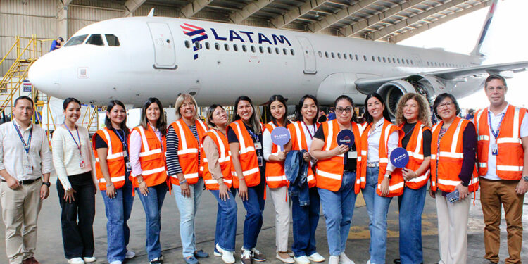 VISITA AL HANGAR DE LATAM CON CONTINENTAL TRAVEL