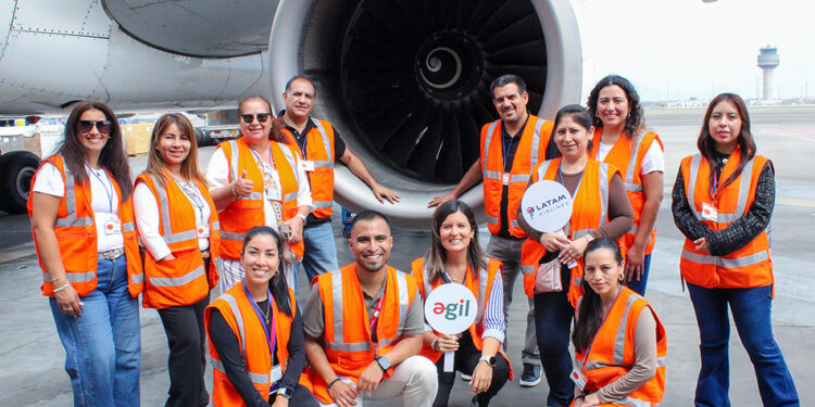 VISITA AL HANGAR DE LATAM CON AGIL