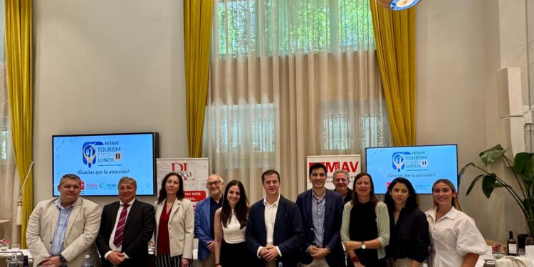 Aforo completo en el II Tourism Pitch Lunch de FETAVE celebrado en Madrid