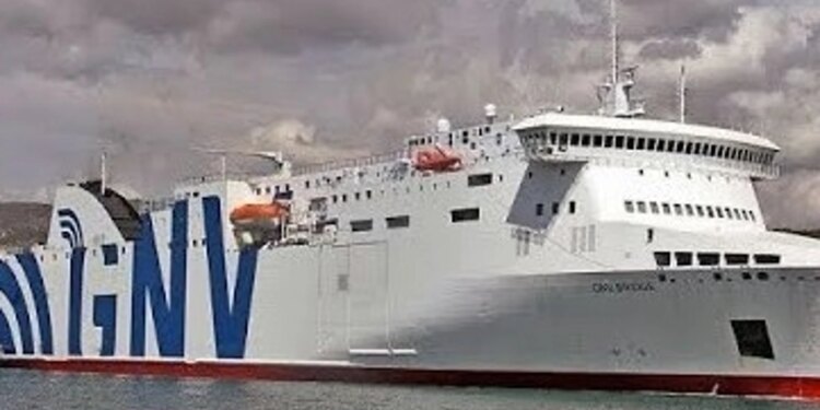Dos incendios en una compañía de cruceros que participa en el "Paso del Estrecho" causan preocupación en Marruecos