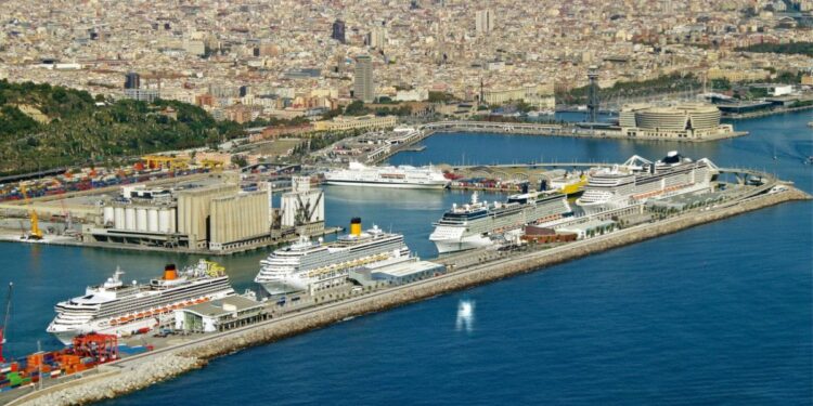 Tasa tur&iacute;stica en Barcelona: el recargo a los cruceros de escala subir&aacute; a 30 euros