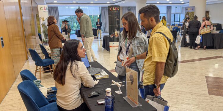La Diputación promociona Cádiz en Galicia apoyándose en la conexión aérea Jerez-Santiago · Cadiznoticias